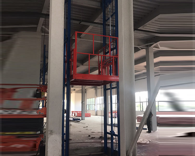 鋼絲繩在導(dǎo)軌式升降機(jī)中的作用(圖1) 20210317104752_366.jpg